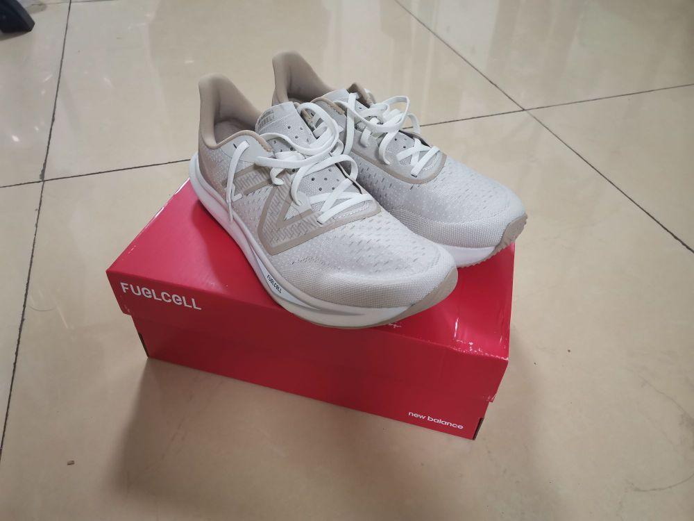 New Balance Fuelcell Rebel V3到手体验